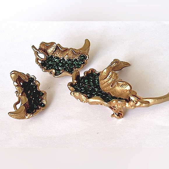 💚 Vintage Signed BSK Leaf Brooch & Clip On Green Gold Tone Earrings Set - Picture 9 of 15